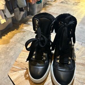 RogerViver Elegant Black Lace-Up Women's Boots Sz 38